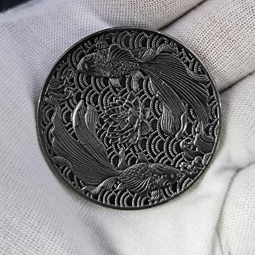 Щастливата монета Koi Fish Lotus диаметър 1,57 инча с прозрачен защитен калъф, идеална за облекчаване на стреса